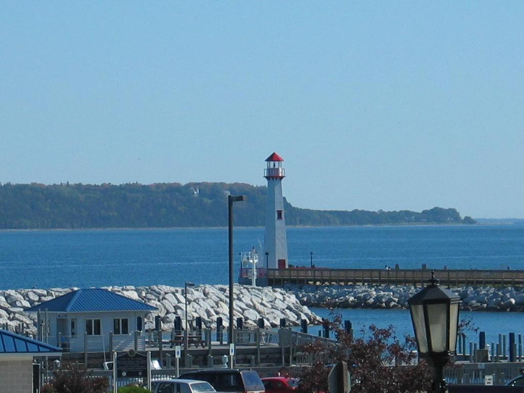 Pier Harbor #2 Apartment Saint Ignace Bagian luar foto