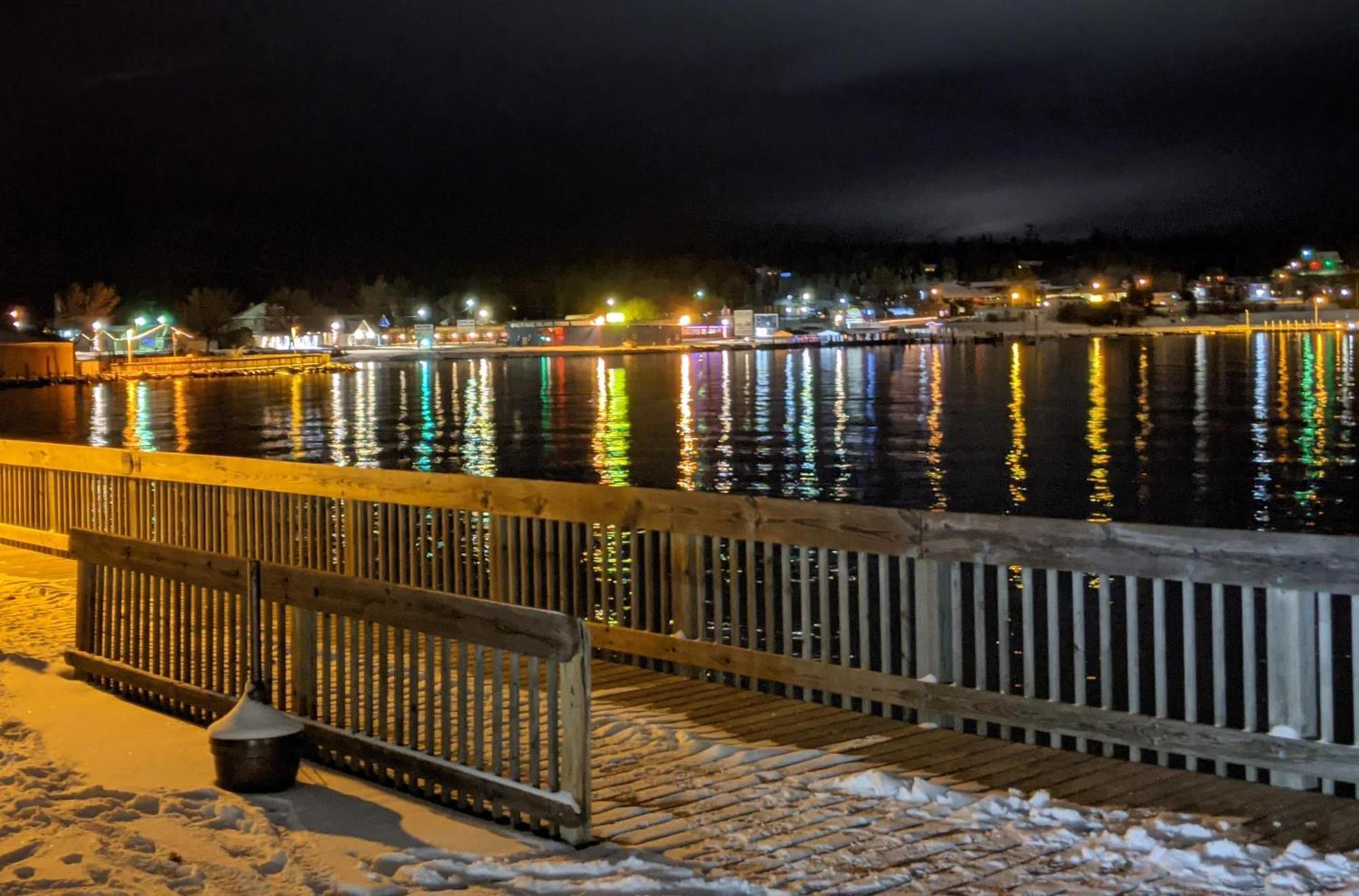 Pier Harbor #2 Apartment Saint Ignace Bagian luar foto